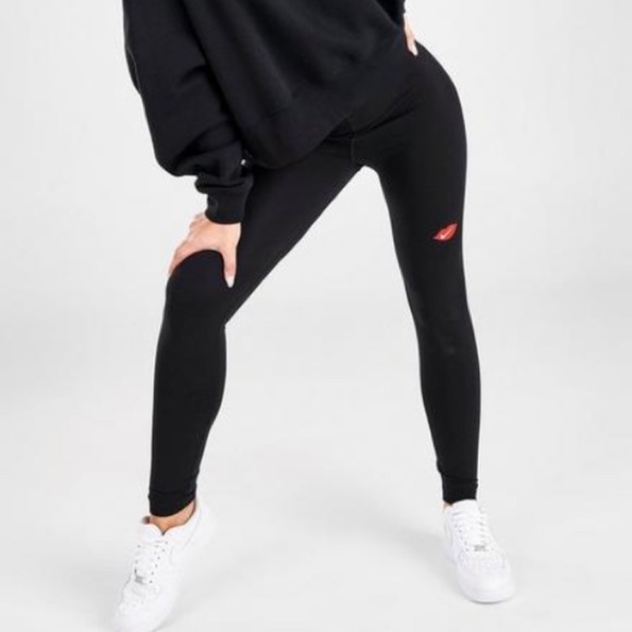 Nike Smooch red Lips love legging black heart logo women’s XS nwt new with tags - Picture 10 of 10